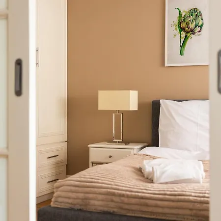 Aapartments - Ideal Center Location Apart-hotel