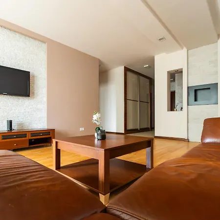 Aapartments - Ideal Center Location Apart-hotel