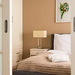 Aapartments - Ideal Center Location Aparthotel